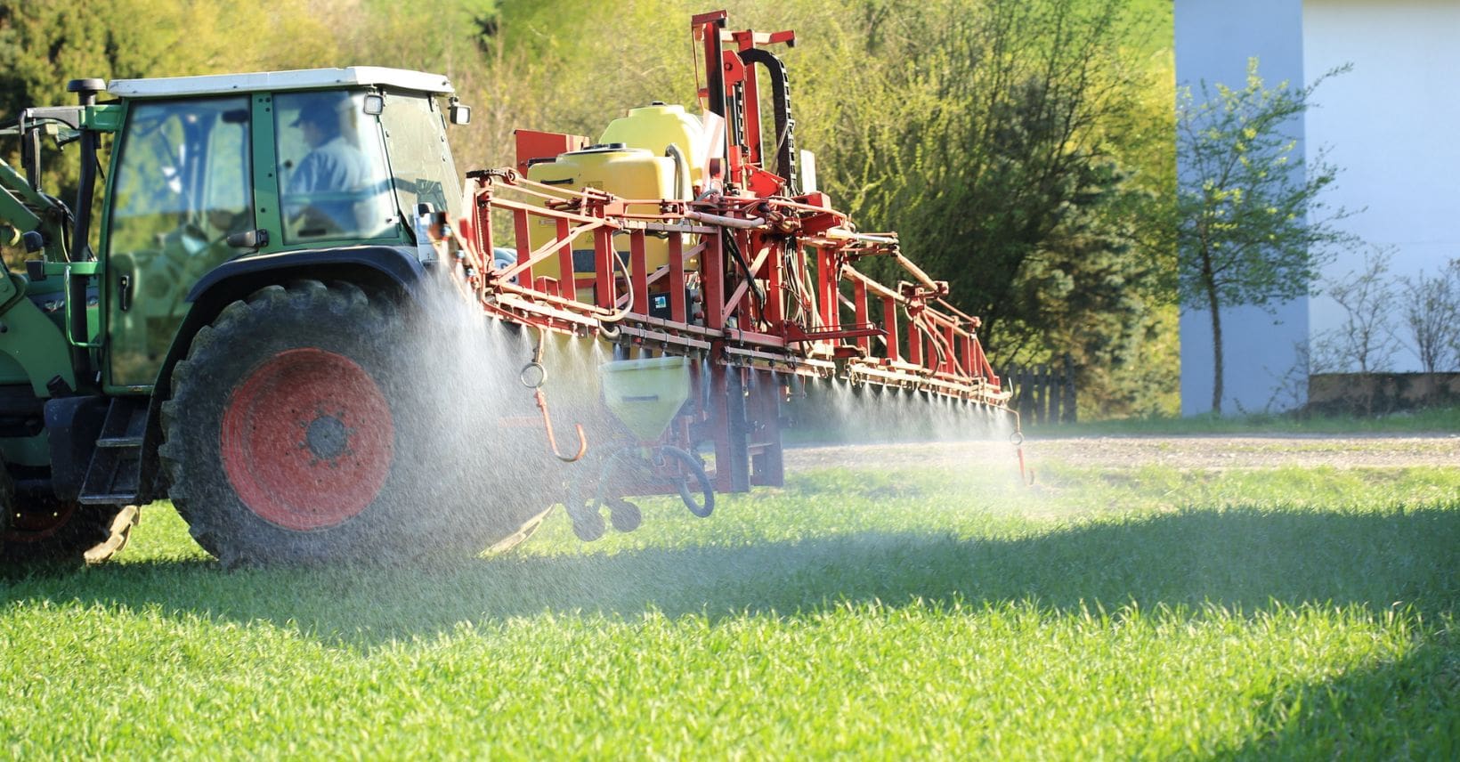 Spargimento fitosanitari in campo aperto